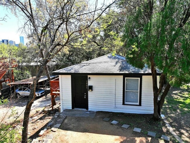 Building Photo - 1401 Windsor Rd