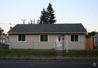 Building Photo - 6332 SE Duke St