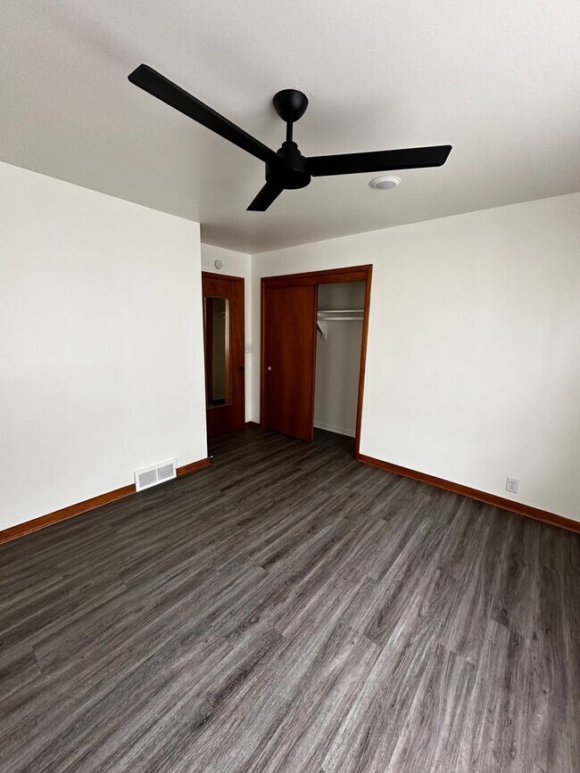 Foto del edificio - Residence or Office on Corner Lot!