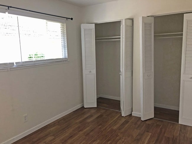 Building Photo - 767 Warring Dr