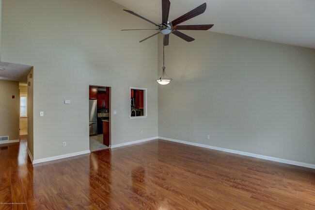 Foto del edificio - 92 Tulip Ln