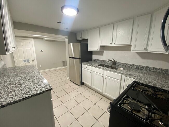 Foto del edificio - 4233 W Potomac Ave