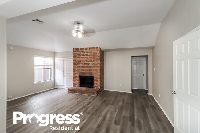 Building Photo - 1505 Lantana Dr