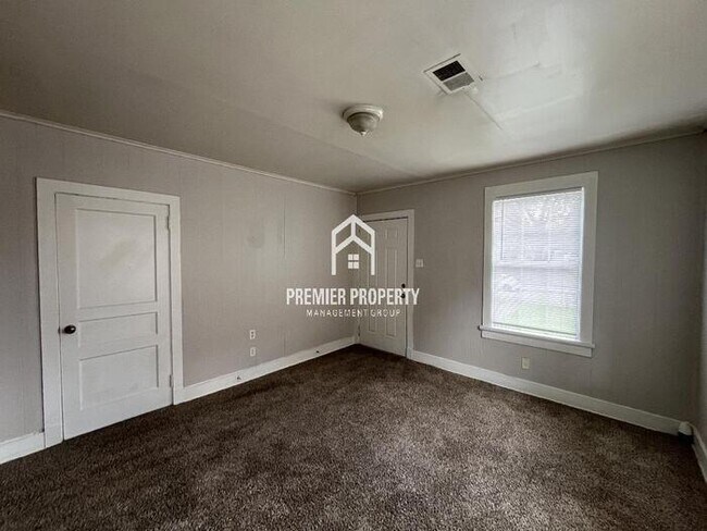 Foto del edificio - 3467 Douglas - FIRST MONTH FREE!!!