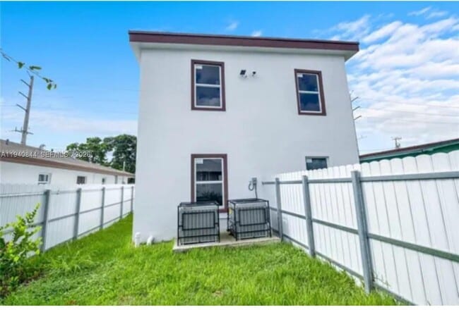 Foto del edificio - 1831 NW 67th St