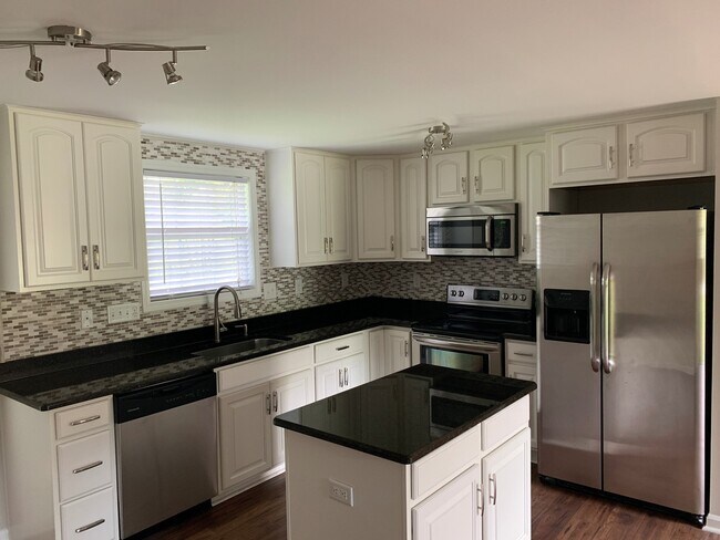 Building Photo - 15210 Hus McGinnis Rd
