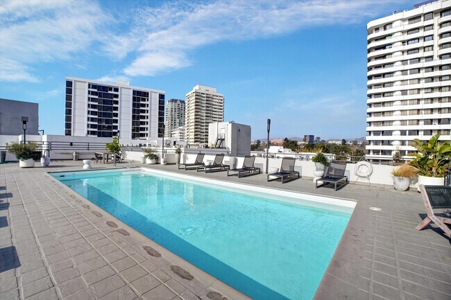 Foto del edificio - 10601 Wilshire Blvd