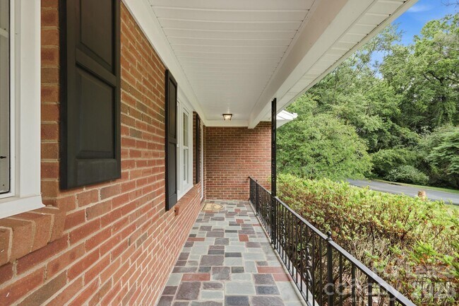 Foto del edificio - 926 Shady Bluff Dr