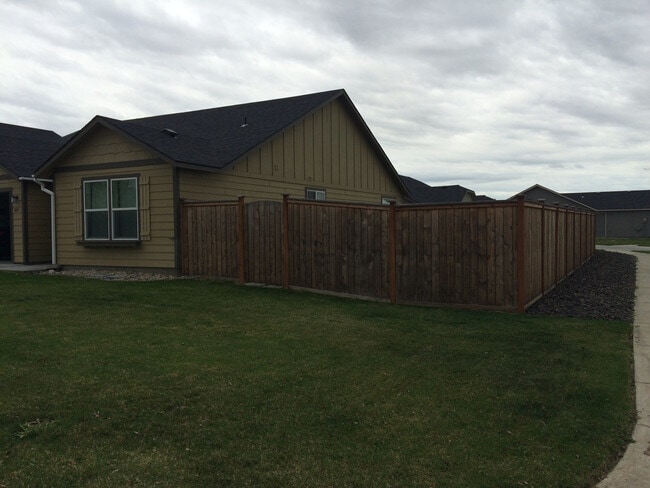 Building Photo - Cute 3 bedroom, 2 bathroom!!