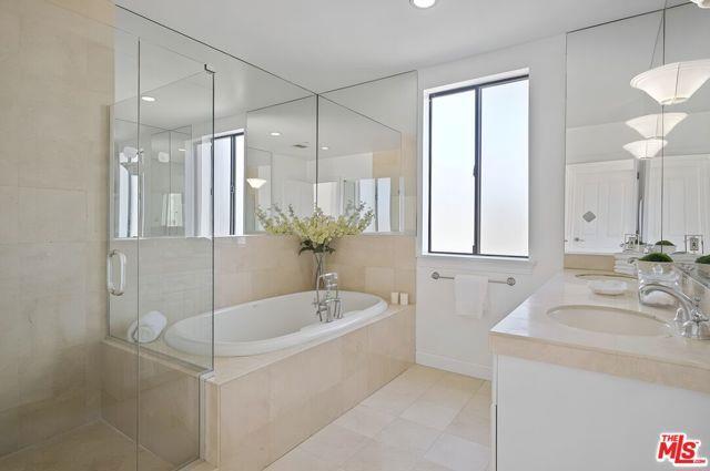 Foto principal - 16000 W Sunset Blvd