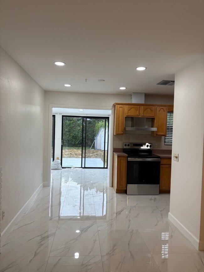 Foto del edificio - 355 Arlington Rd