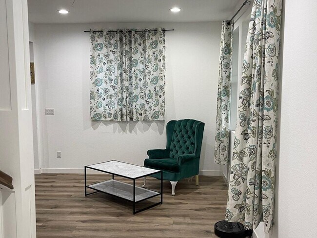 Foto del edificio - Spectacular 3-Bedroom Home in Prime Locati...