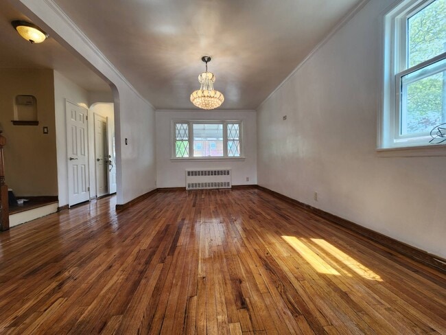 Building Photo - 1688 E 55th St