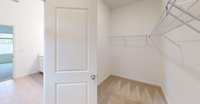 Foto del edificio - "Charming 3-Bed Oasis on Friendship Fountain Ave with 2 Full Baths and 1714 Sq Ft of Comfort!"