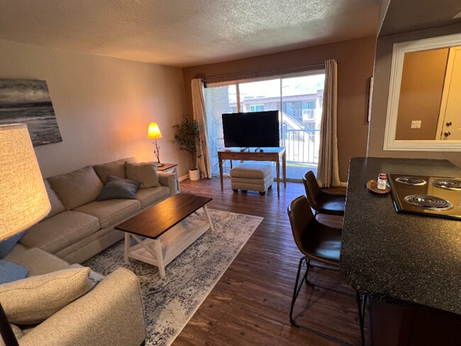 Foto del edificio - 9170 Riverside Dr
