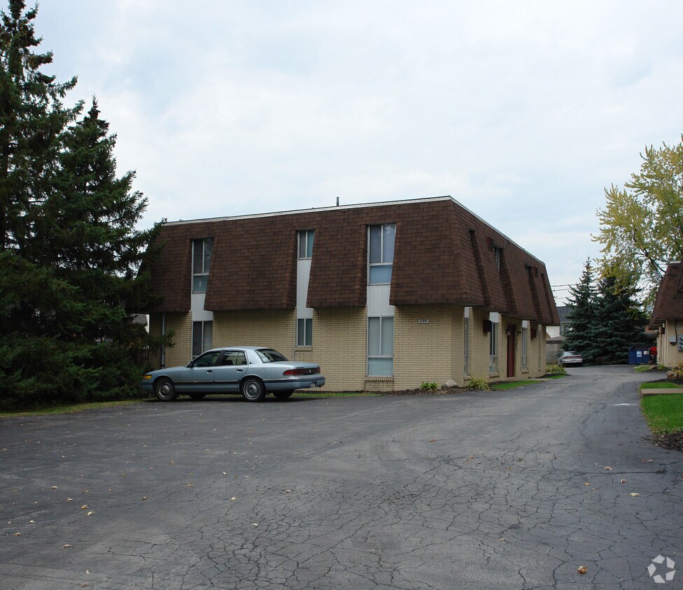Building Photo - 290 Colonial Dr