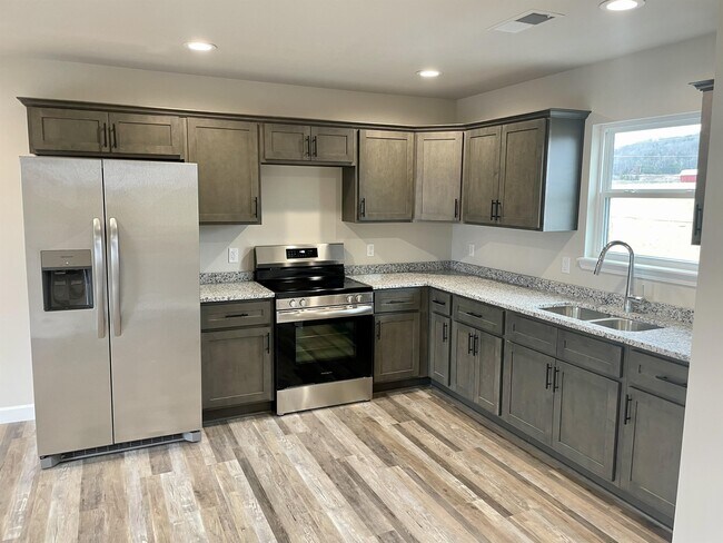Foto del edificio - 230 New Oak Rd