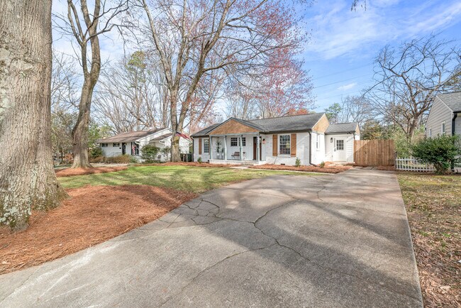 Foto del edificio - 5015 Baylor Dr