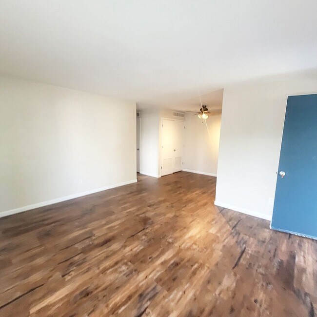 Foto del edificio - Westdale Townhomes