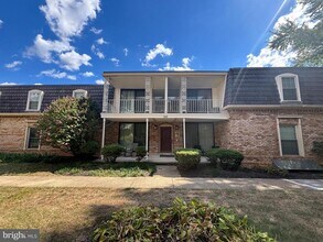 Building Photo - 3115 Patrick Henry Dr