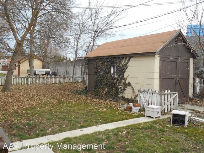 Building Photo - 2 br, 1 bath House - 3005 W. Hazel St