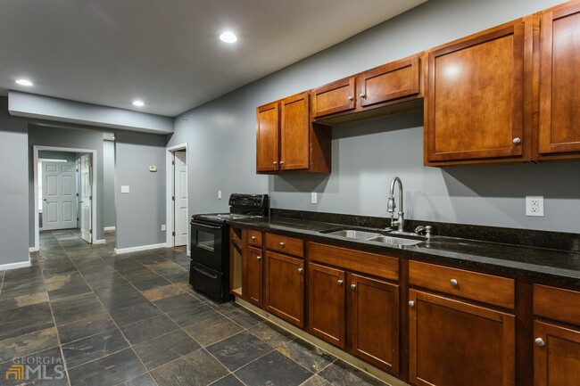 Building Photo - 137.5 Bristol Woods Dr
