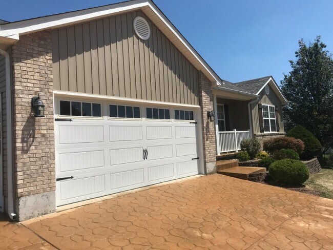 Building Photo - 141 Cuivre Ridge Dr