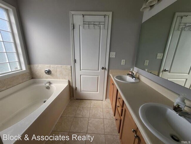 Foto del edificio - 3 br, 2 bath House - 4430 Harborgate Rd