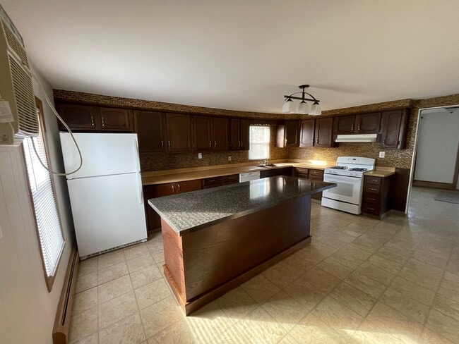 Building Photo - 10527 80th Ct