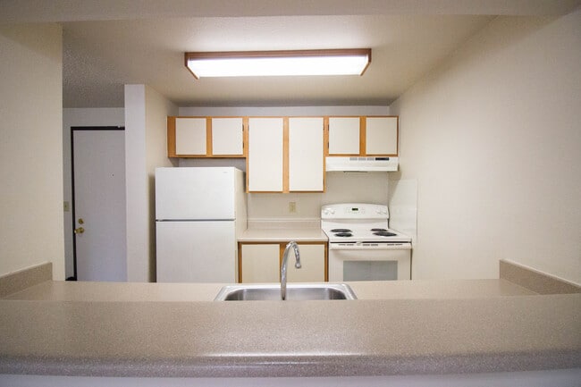 Building Photo - Willow Court Apartments