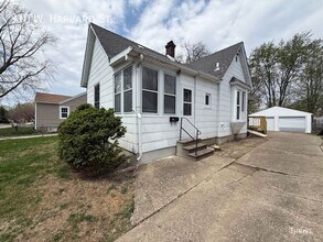 Building Photo - 910 W Harvard St