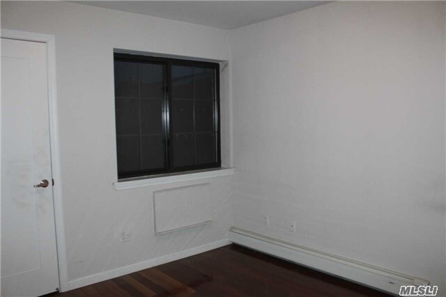 Foto del edificio - 144-85 Roosevelt Ave