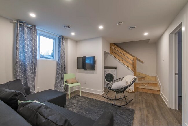 Photo du bâtiment - 150 Meadowlands Dr W