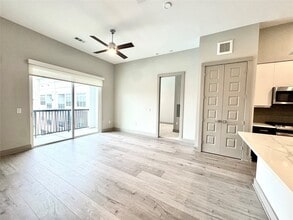 Building Photo - 401 W 25th St