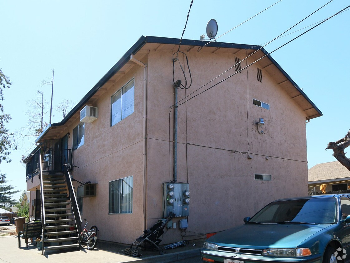 Building Photo - 321 Maple St