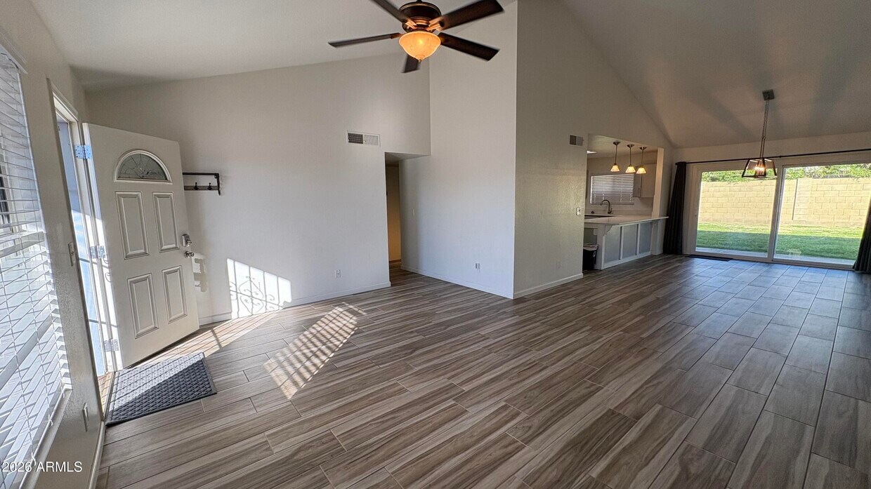 Foto del edificio - 6008 W Hearn Rd