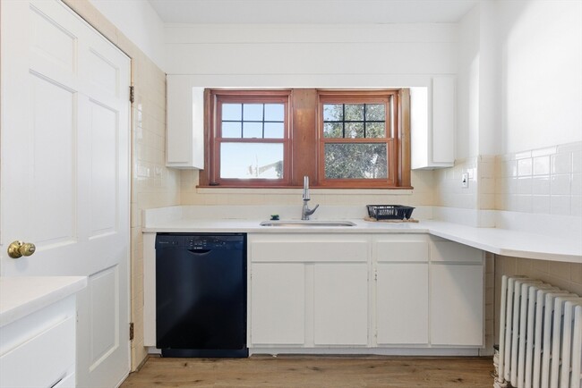 Building Photo - 9 Clyde Rd