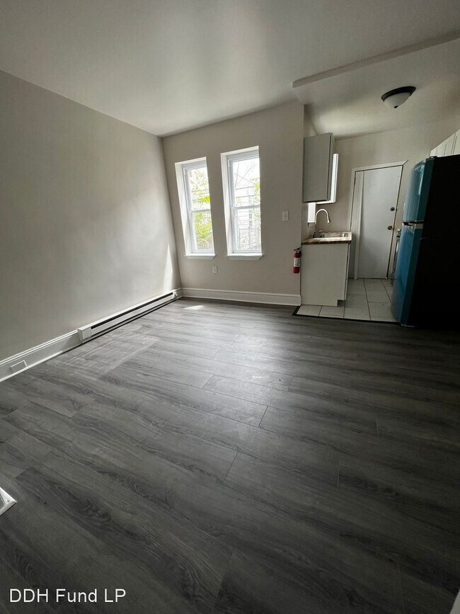 Building Photo - 3 br, 1 bath House - 335 N Redfield St