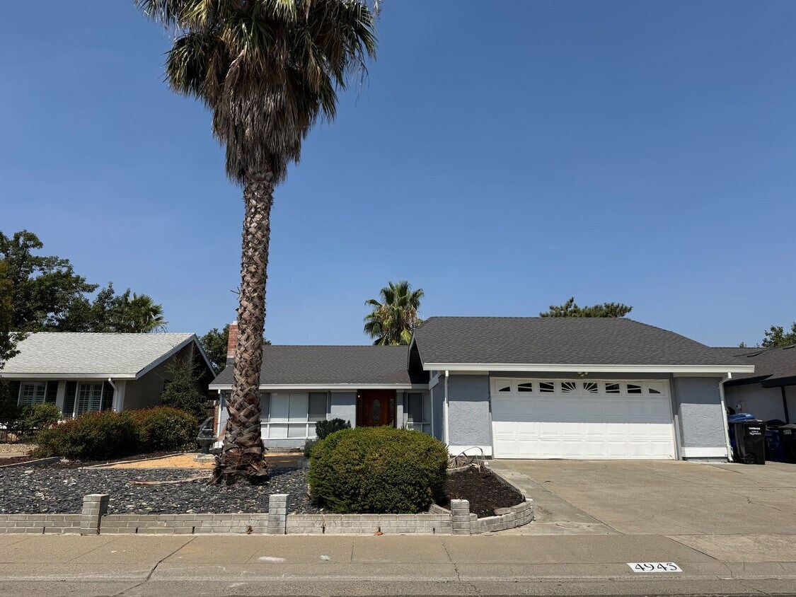 Primary Photo - Single story home with low maintenance lan...