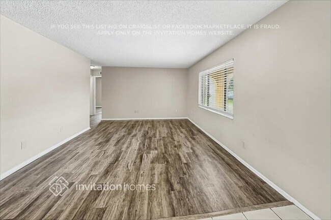 Foto del edificio - 819 Centerwood Ct