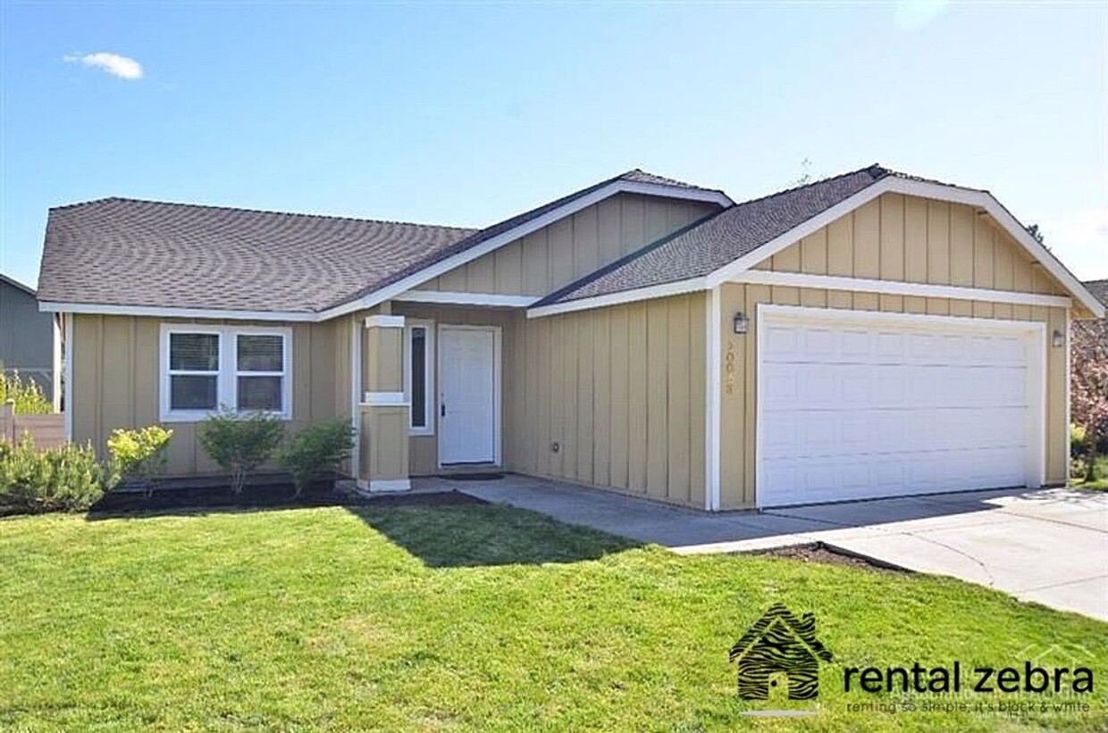 Primary Photo - Bend: $2299 Single Story Home granite coun...