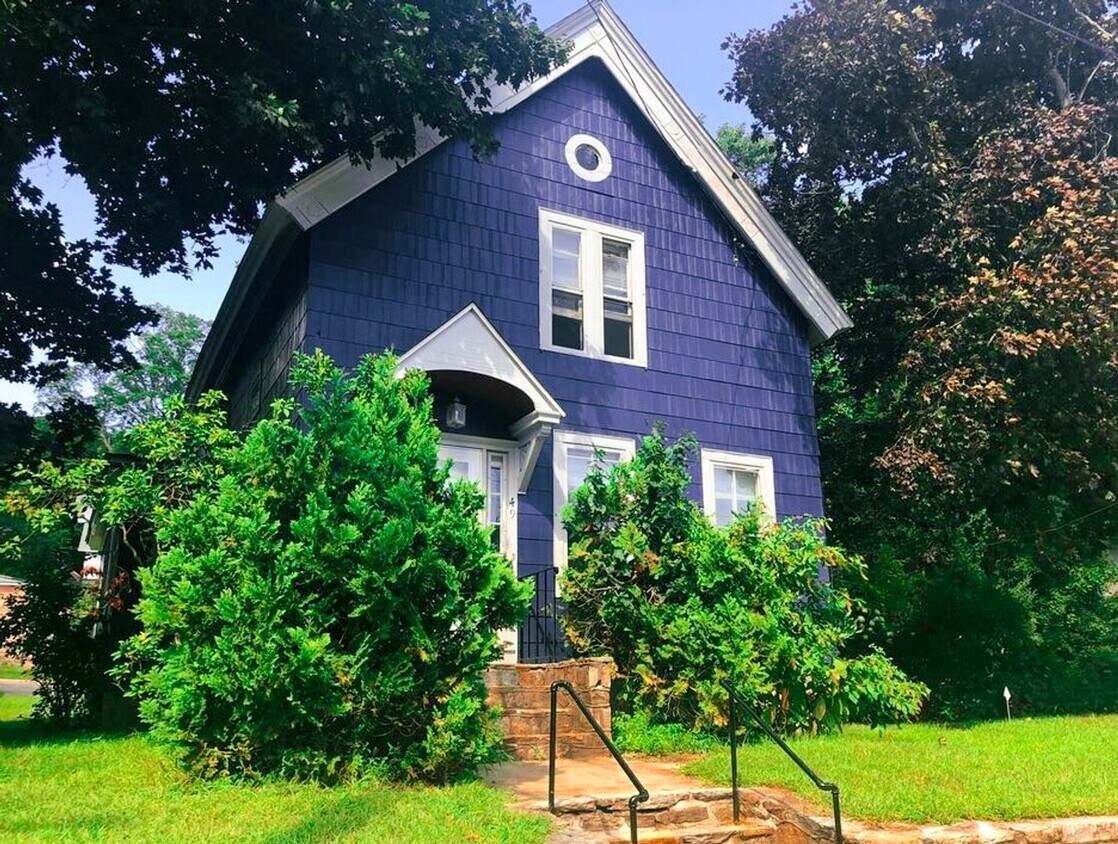 Primary Photo - Private 5 Bedroom House
