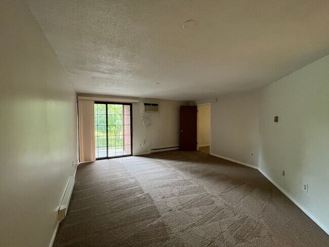Building Photo - Multi Level One Bedroom Condo Near Blue Ba...