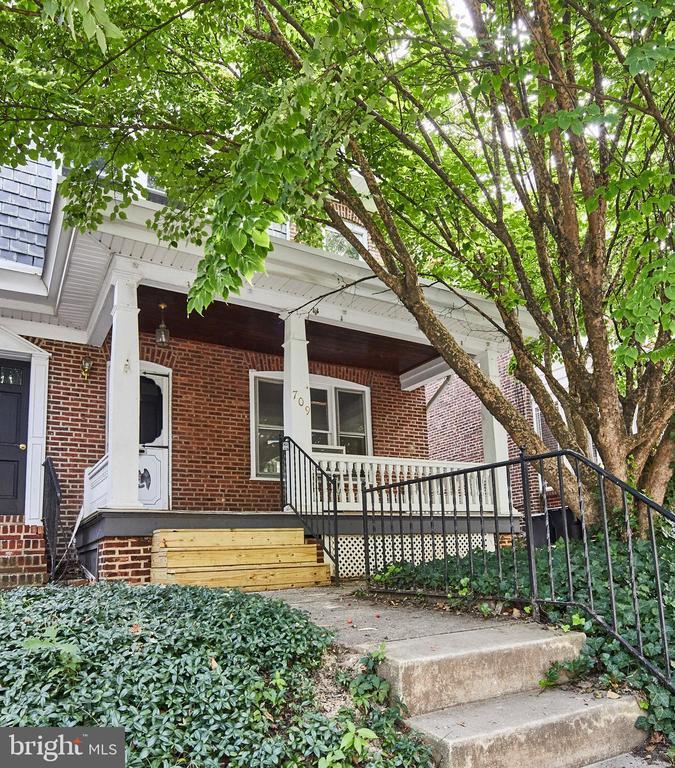 Primary Photo - 709 W 19th St