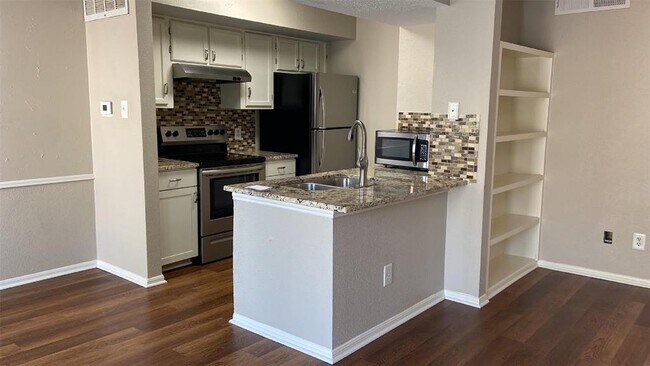 Building Photo - 1515 Sandy Springs Rd