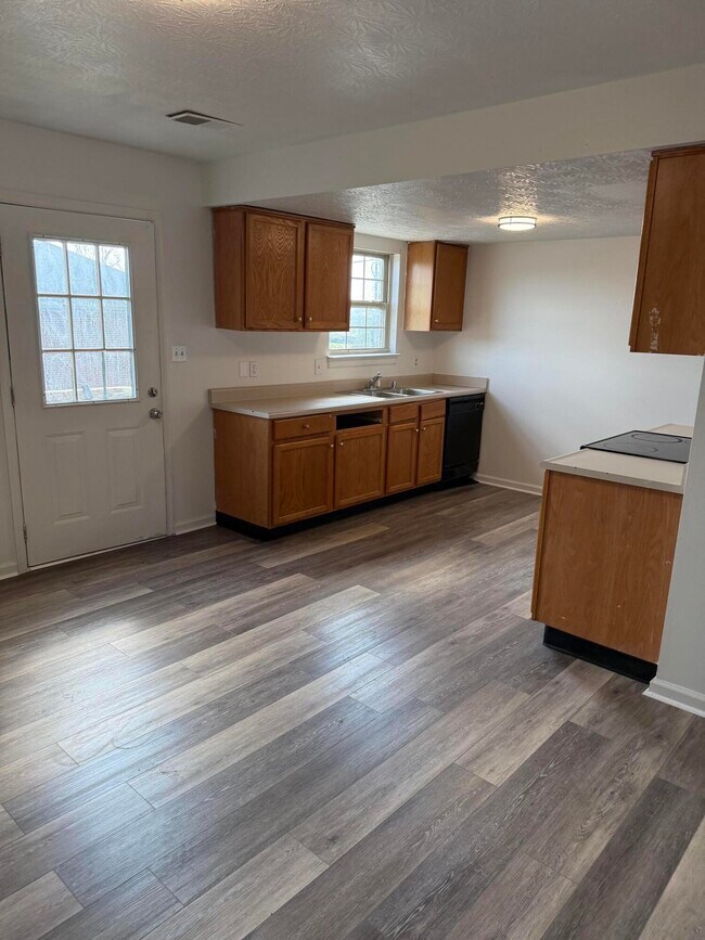 Foto del edificio - 821 Ridgewood Dr