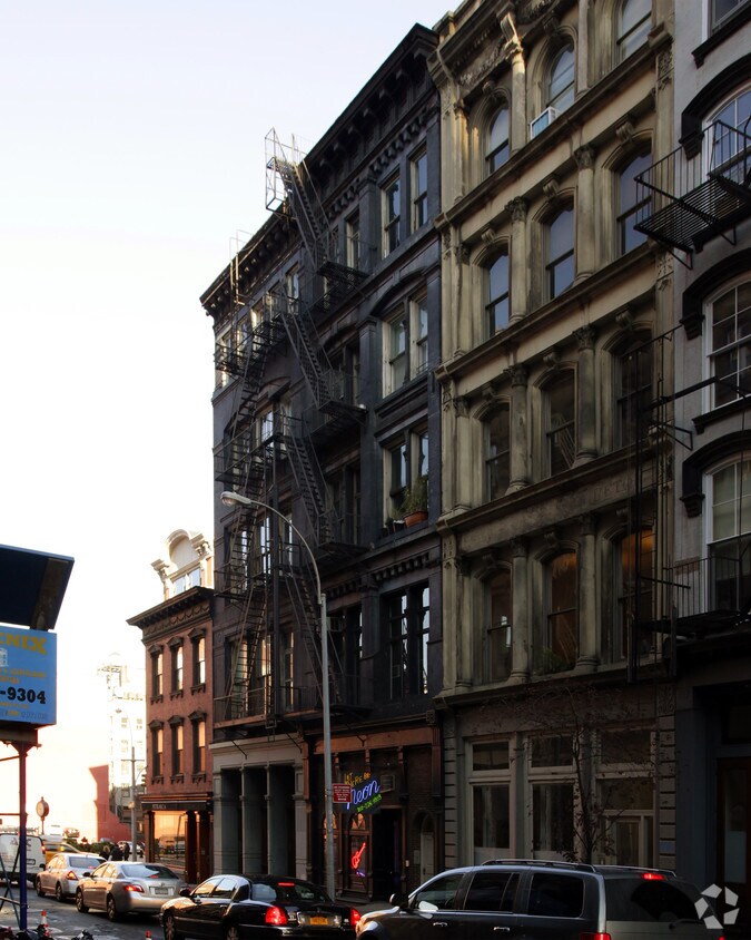 Building Photo - 38 White St