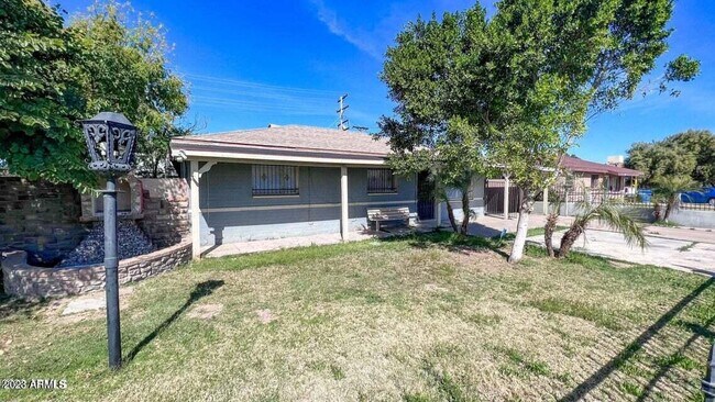 Building Photo - 3330 W Rancho Dr