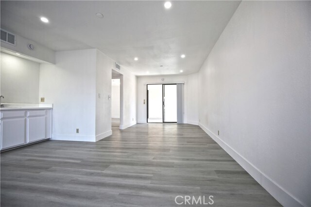 Foto del edificio - 210 W Grand Ave