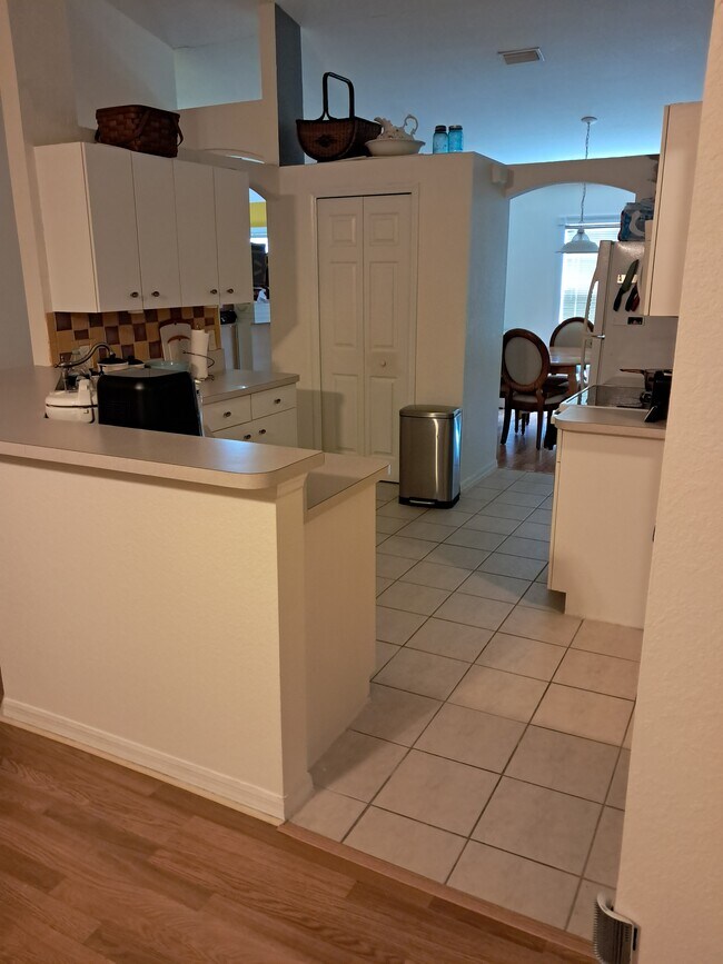 Kitchen - 1413 Maricopa Rd
